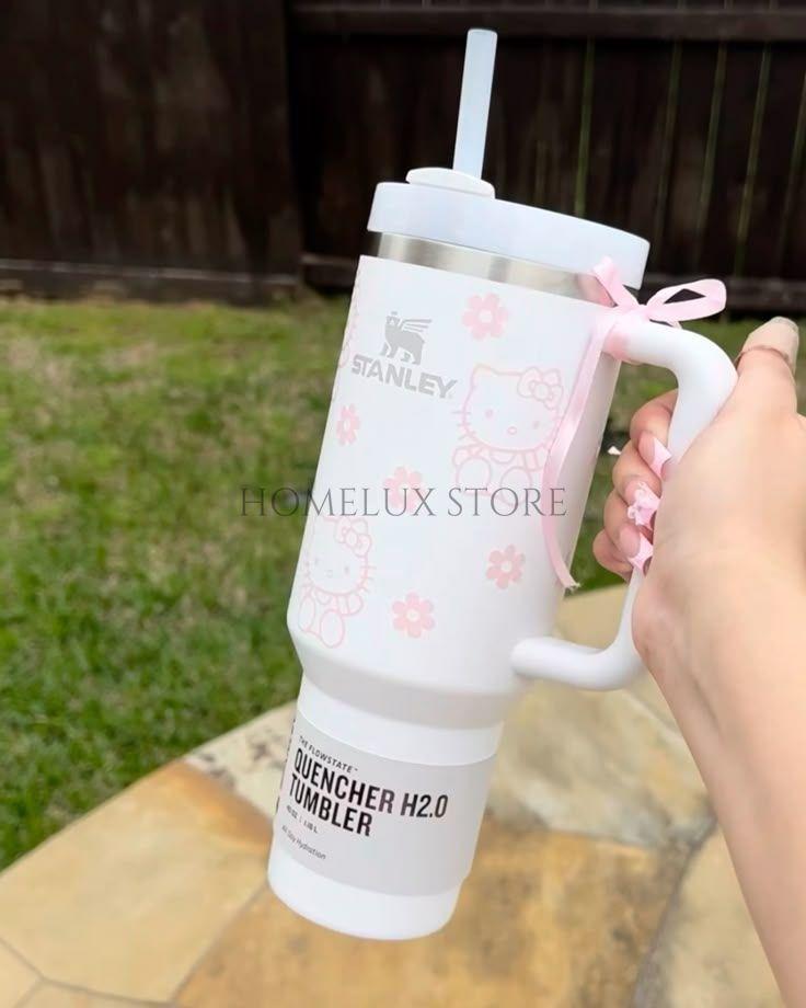 The Stanley x Hello Kitty Quencher | 40 OZ | White | Special Edition